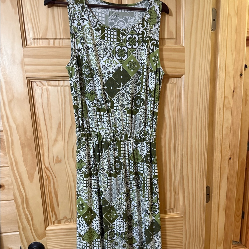 Ladies, long dress size small like new never wore great for a tall person